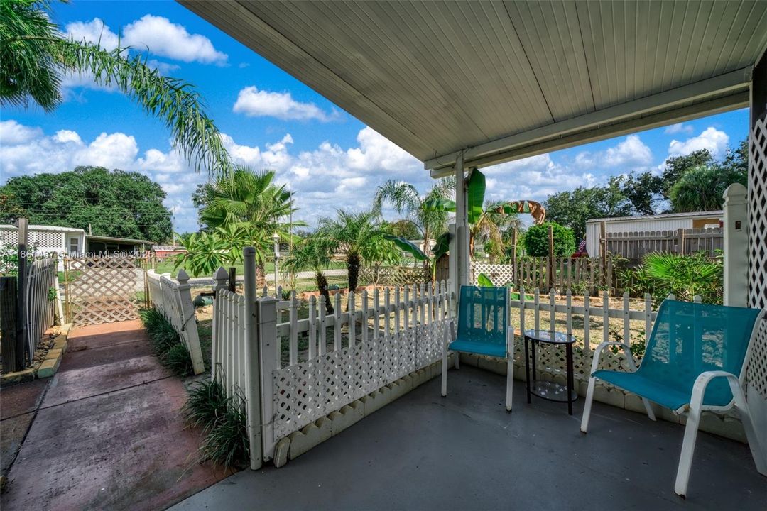 Недавно продано: $69,900 (2 спален, 1 ванн, 840 Квадратных фут)