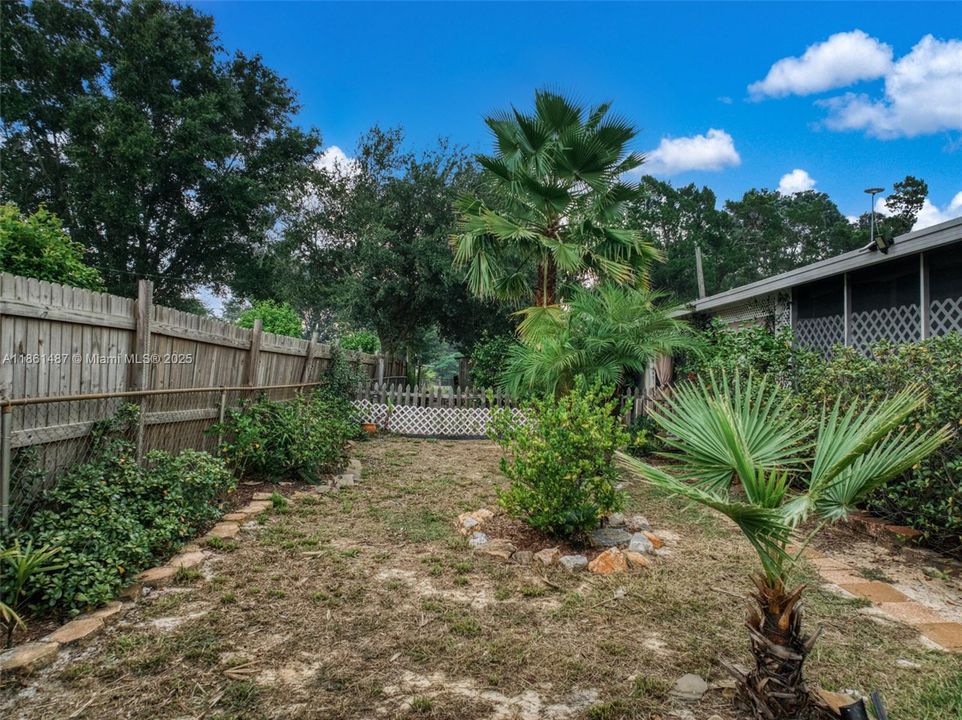 Недавно продано: $69,900 (2 спален, 1 ванн, 840 Квадратных фут)