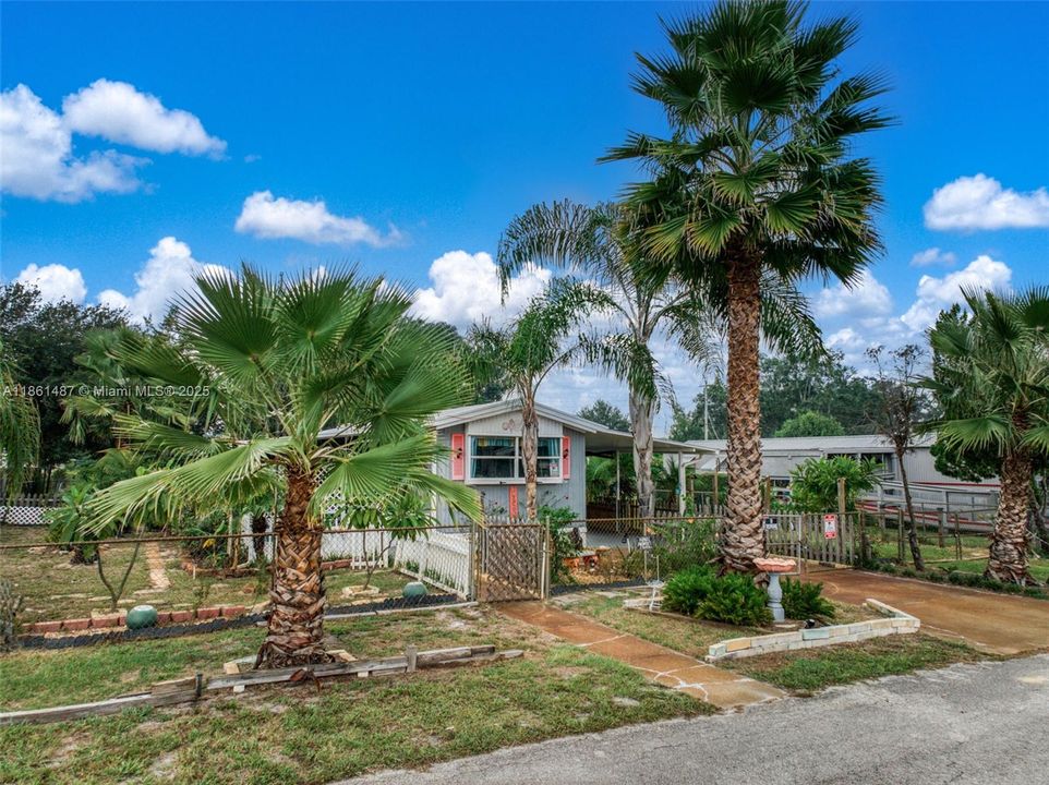 Недавно продано: $69,900 (2 спален, 1 ванн, 840 Квадратных фут)