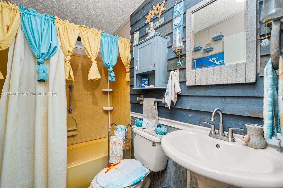 Недавно продано: $69,900 (2 спален, 1 ванн, 840 Квадратных фут)