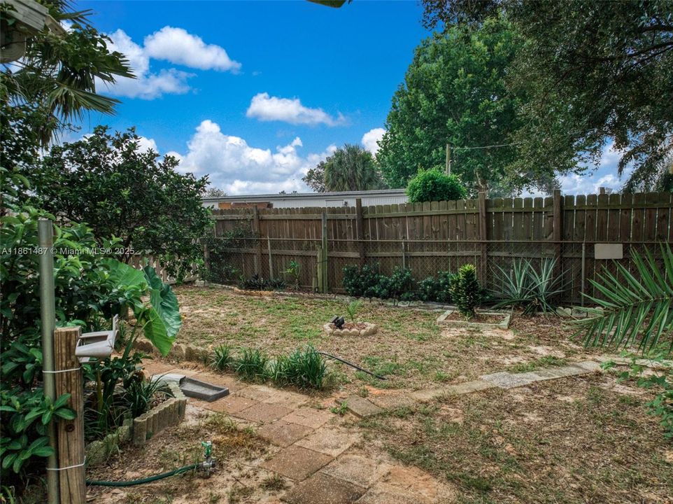 Недавно продано: $69,900 (2 спален, 1 ванн, 840 Квадратных фут)