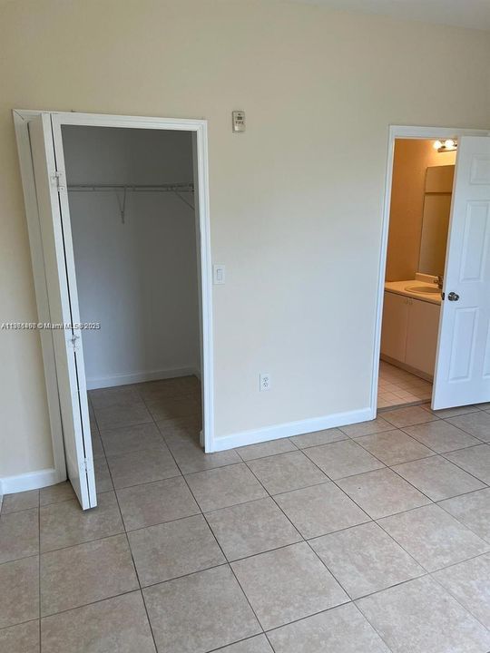 Active With Contract: $2,000 (3 beds, 2 baths, 1076 Square Feet)