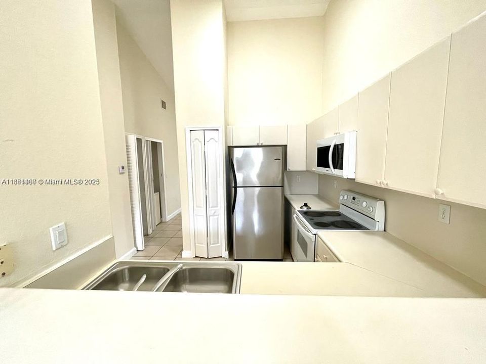 Active With Contract: $2,000 (3 beds, 2 baths, 1076 Square Feet)