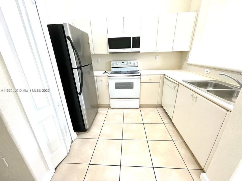 Active With Contract: $2,000 (3 beds, 2 baths, 1076 Square Feet)