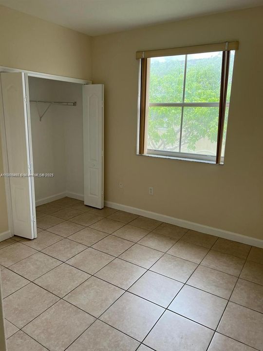 Active With Contract: $2,000 (3 beds, 2 baths, 1076 Square Feet)