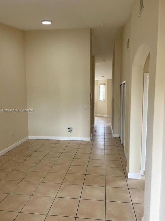Active With Contract: $2,000 (3 beds, 2 baths, 1076 Square Feet)