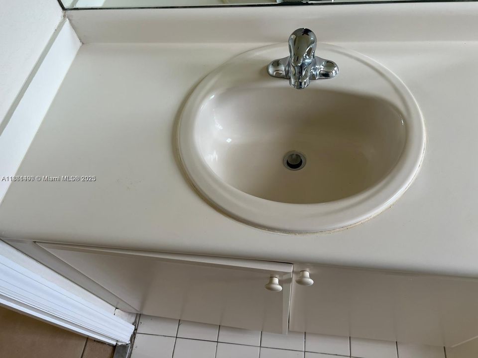 Active With Contract: $2,000 (3 beds, 2 baths, 1076 Square Feet)