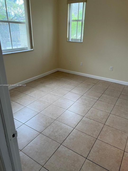 Active With Contract: $2,000 (3 beds, 2 baths, 1076 Square Feet)