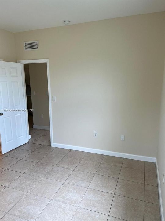 Active With Contract: $2,000 (3 beds, 2 baths, 1076 Square Feet)