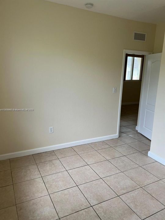 Active With Contract: $2,000 (3 beds, 2 baths, 1076 Square Feet)