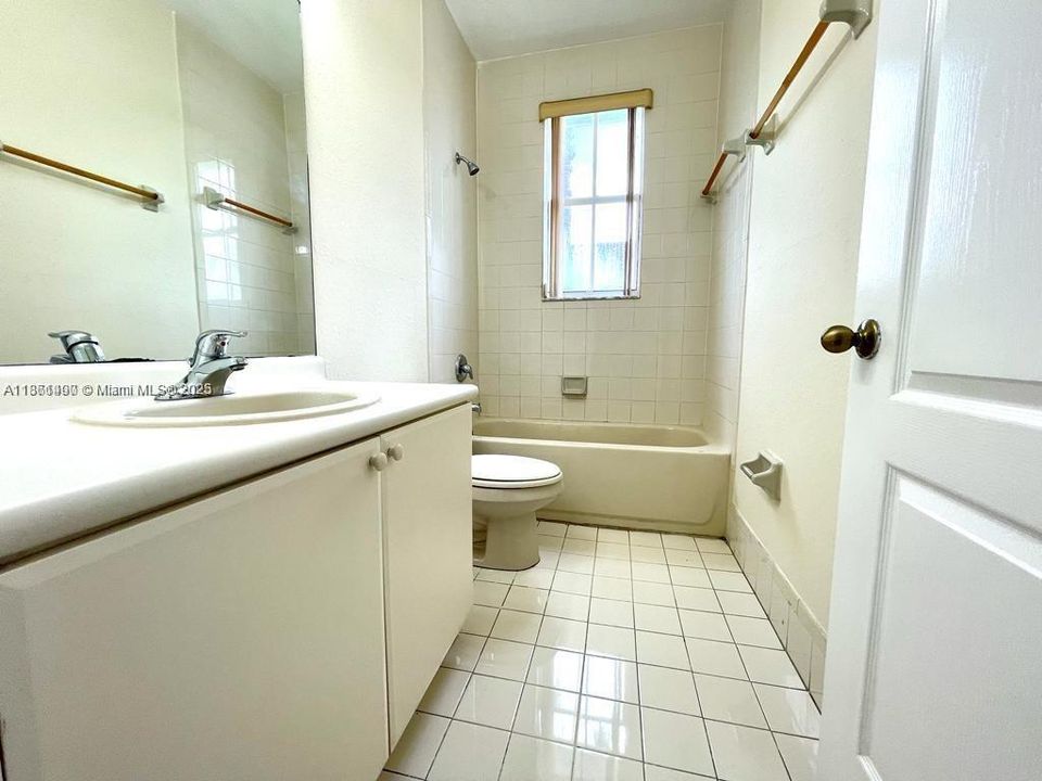 Active With Contract: $2,000 (3 beds, 2 baths, 1076 Square Feet)