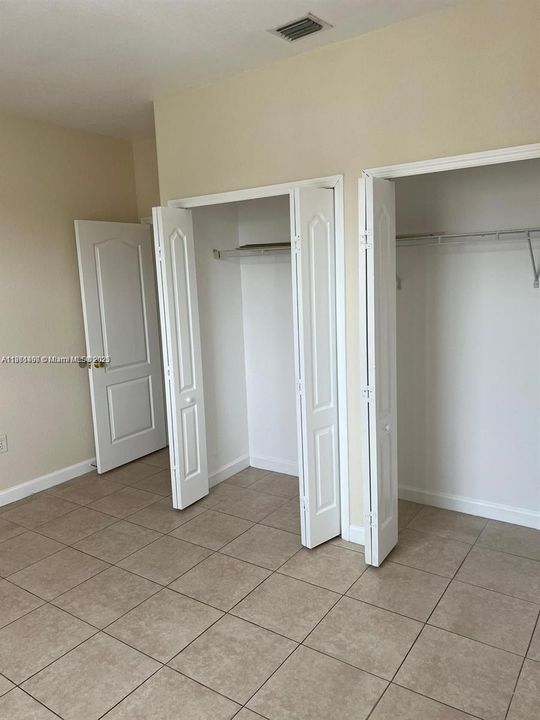 Active With Contract: $2,000 (3 beds, 2 baths, 1076 Square Feet)