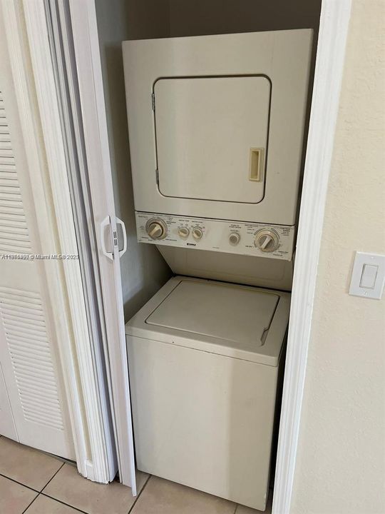 Active With Contract: $2,000 (3 beds, 2 baths, 1076 Square Feet)