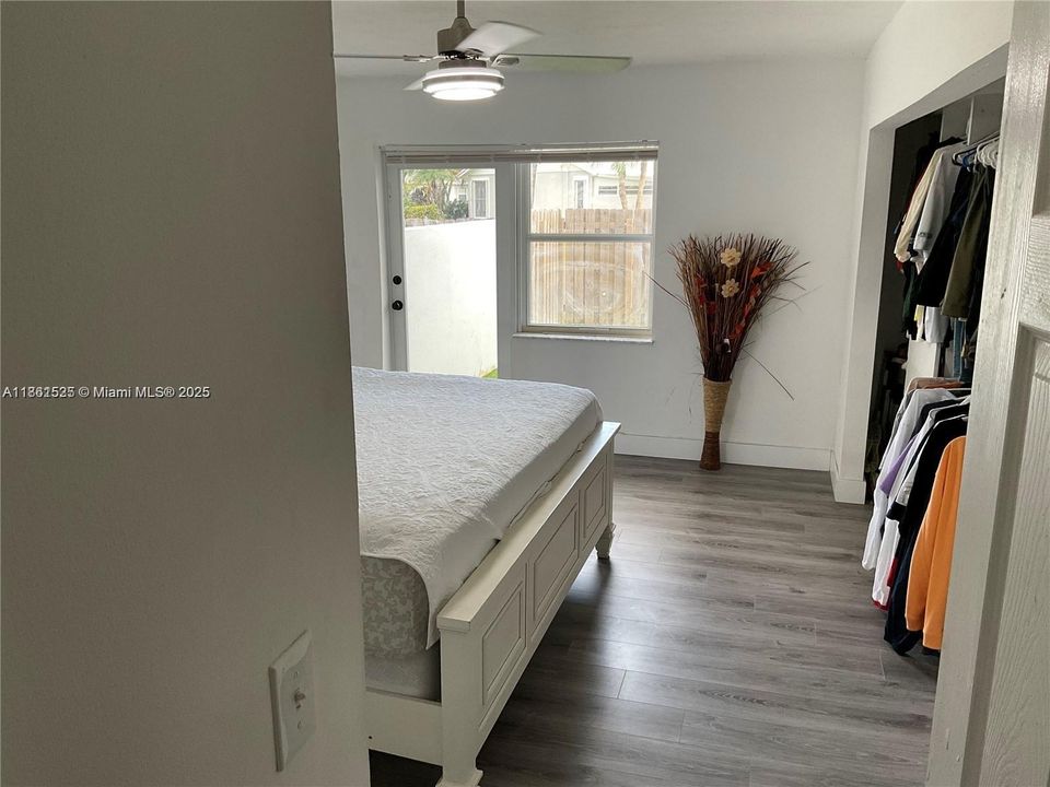 For Rent: $1,500 (1 beds, 1 baths, 300 Square Feet)