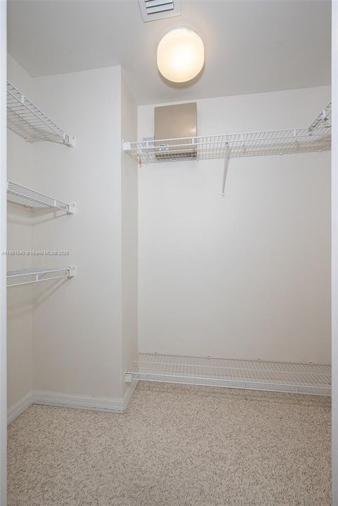 For Sale: $1,070,000 (2 beds, 2 baths, 1500 Square Feet)