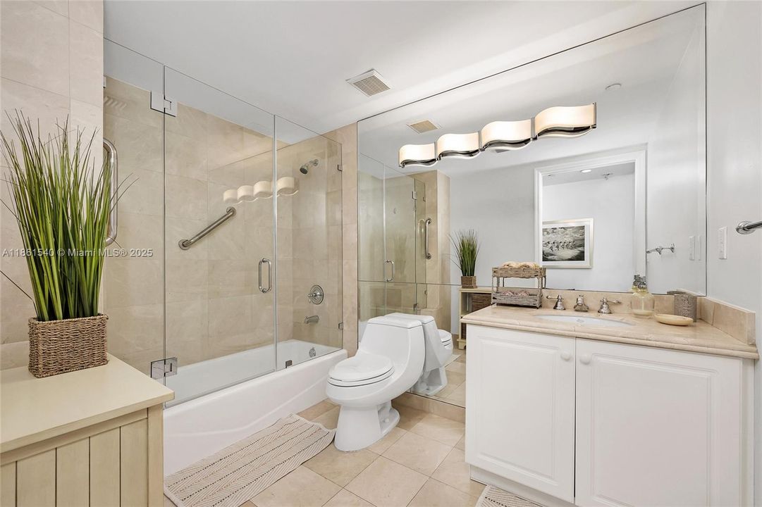 For Sale: $1,070,000 (2 beds, 2 baths, 1500 Square Feet)