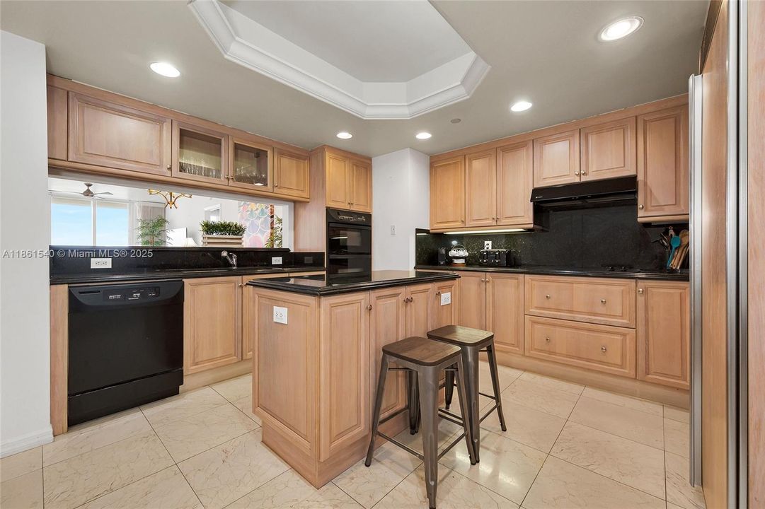 For Sale: $1,070,000 (2 beds, 2 baths, 1500 Square Feet)