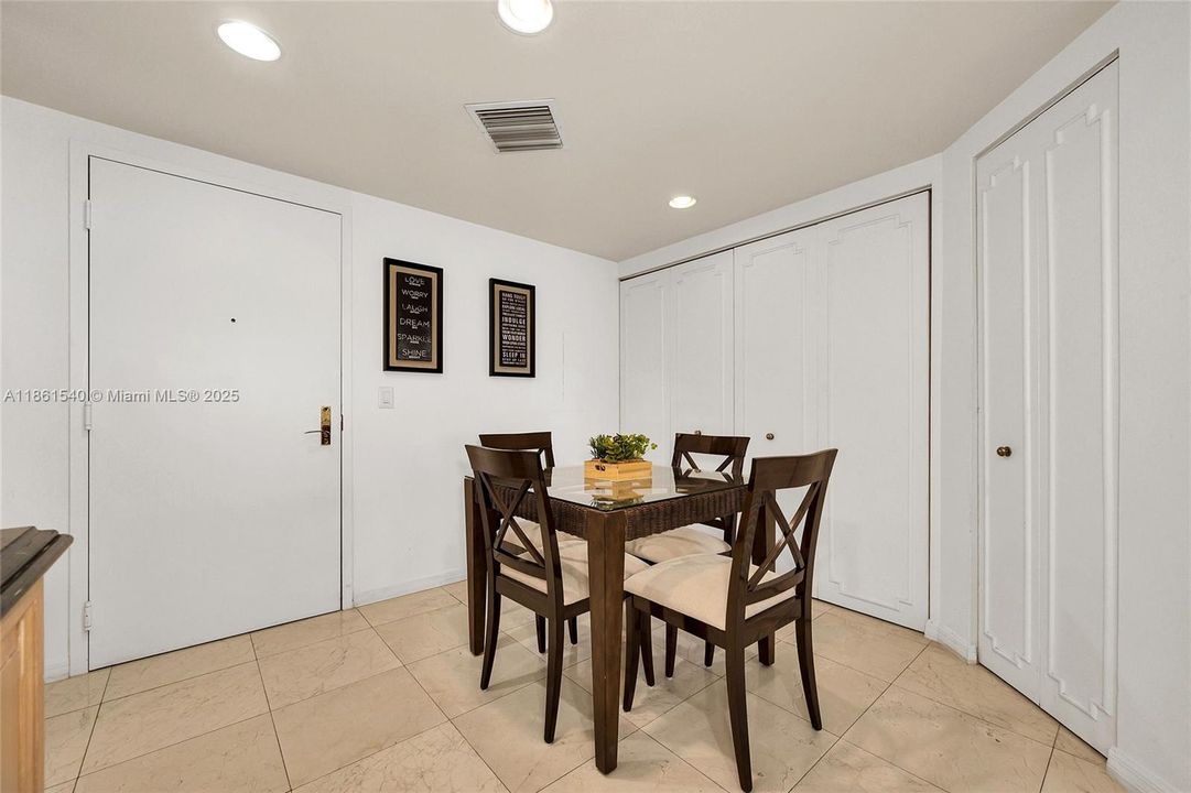 For Sale: $1,070,000 (2 beds, 2 baths, 1500 Square Feet)