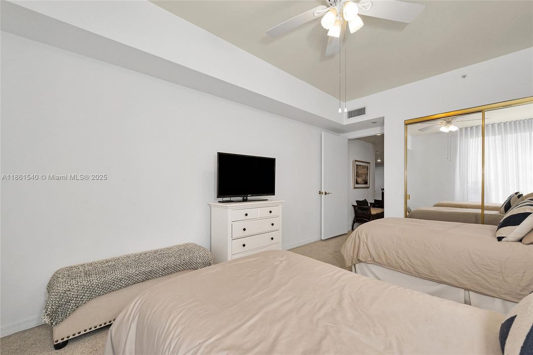 For Sale: $1,070,000 (2 beds, 2 baths, 1500 Square Feet)