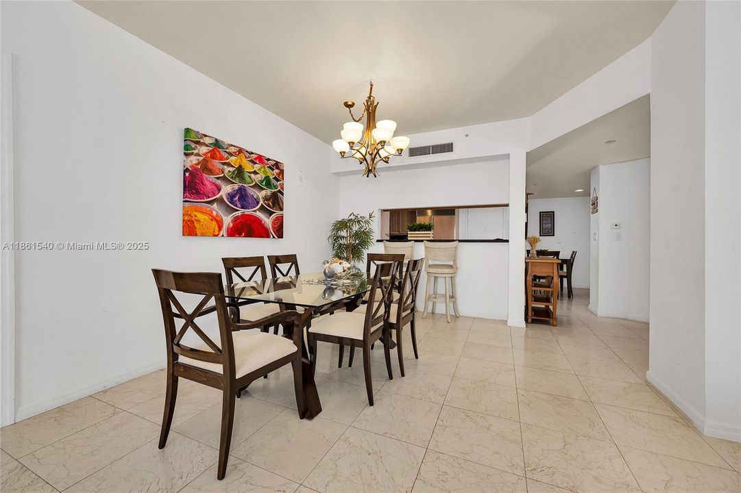 For Sale: $1,070,000 (2 beds, 2 baths, 1500 Square Feet)