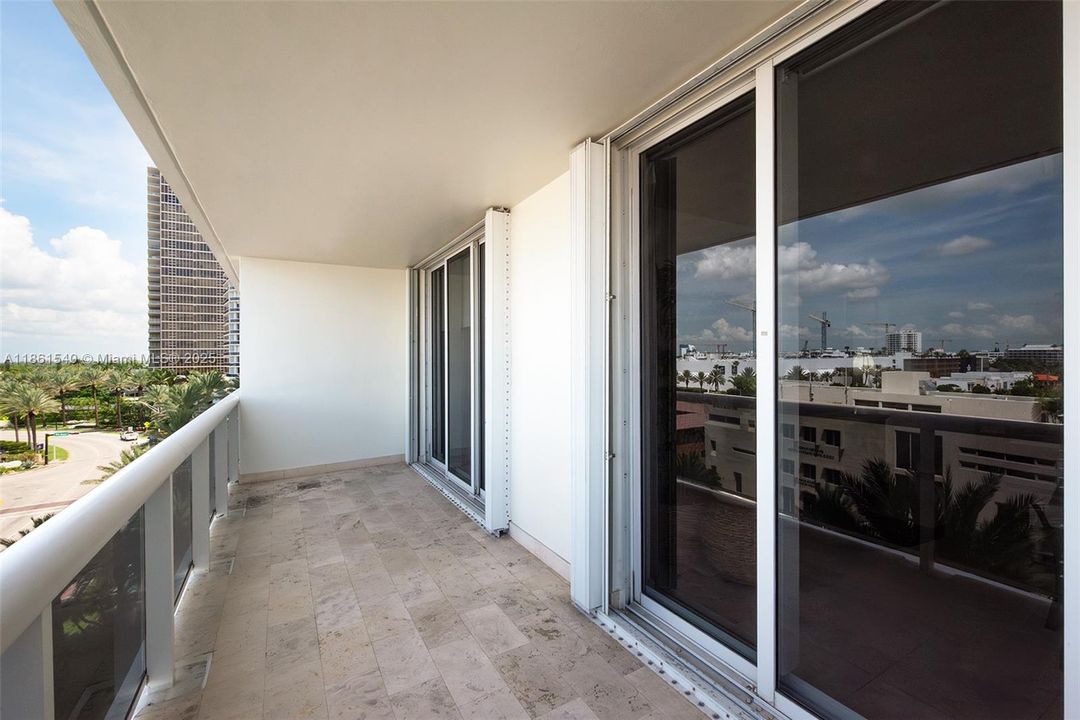 For Sale: $1,070,000 (2 beds, 2 baths, 1500 Square Feet)