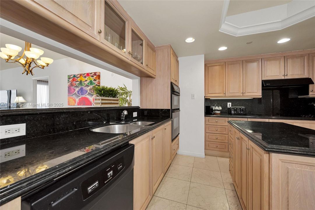 For Sale: $1,070,000 (2 beds, 2 baths, 1500 Square Feet)