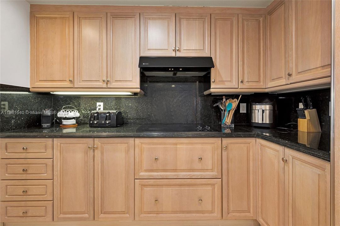 For Sale: $1,070,000 (2 beds, 2 baths, 1500 Square Feet)