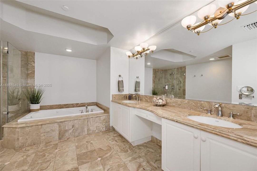 For Sale: $1,070,000 (2 beds, 2 baths, 1500 Square Feet)