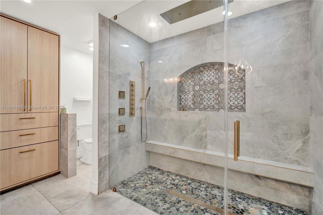 Недавно продано: $825,000 (4 спален, 2 ванн, 3042 Квадратных фут)