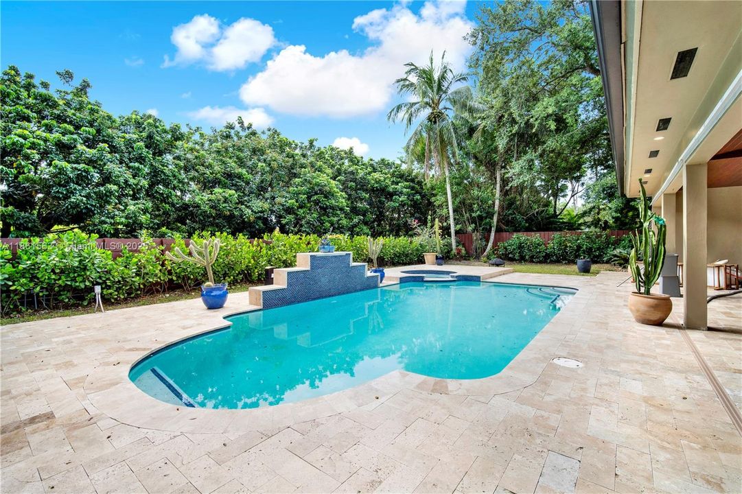 Недавно продано: $825,000 (4 спален, 2 ванн, 3042 Квадратных фут)