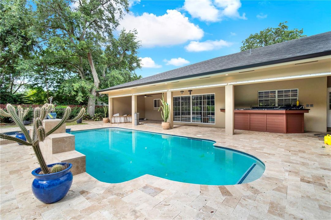 Недавно продано: $825,000 (4 спален, 2 ванн, 3042 Квадратных фут)