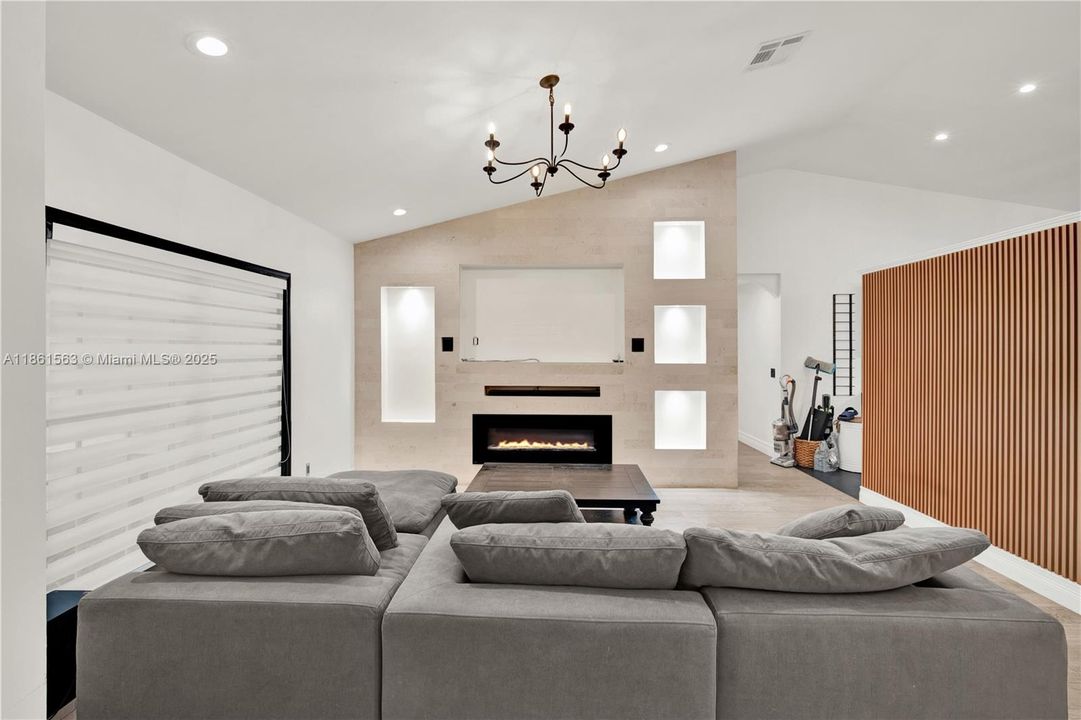 Недавно продано: $825,000 (4 спален, 2 ванн, 3042 Квадратных фут)