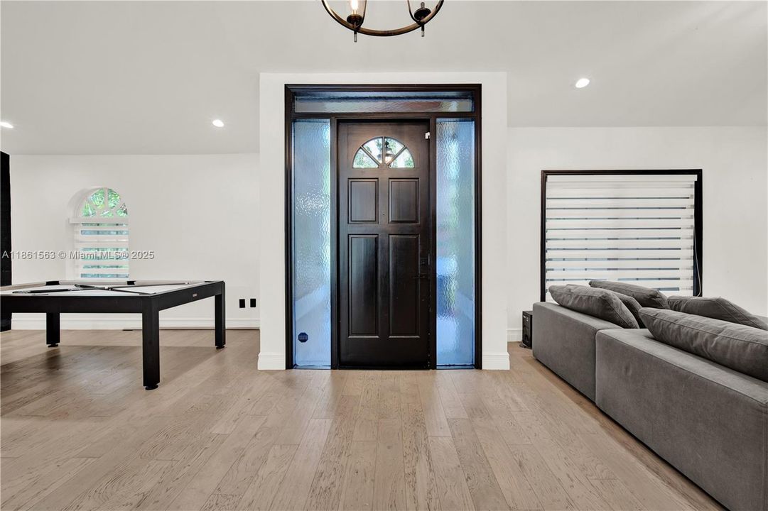 Недавно продано: $825,000 (4 спален, 2 ванн, 3042 Квадратных фут)