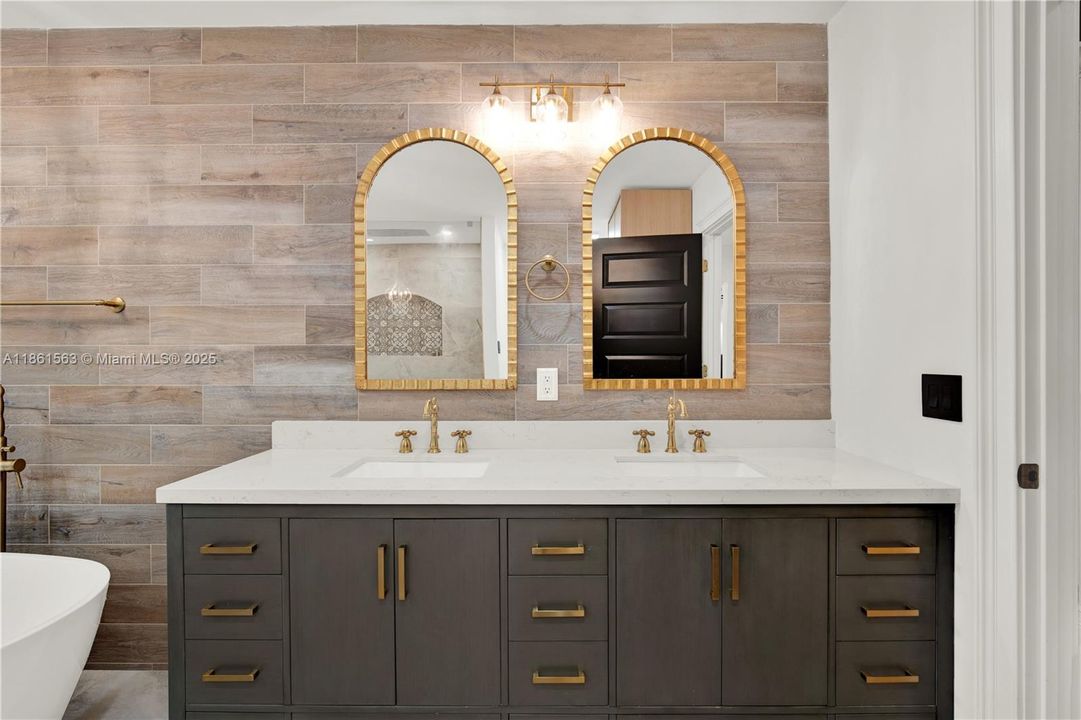 Недавно продано: $825,000 (4 спален, 2 ванн, 3042 Квадратных фут)