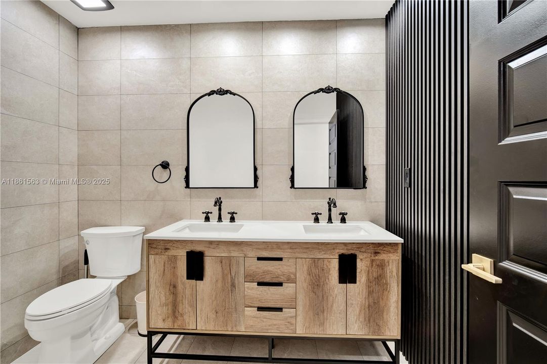 Недавно продано: $825,000 (4 спален, 2 ванн, 3042 Квадратных фут)