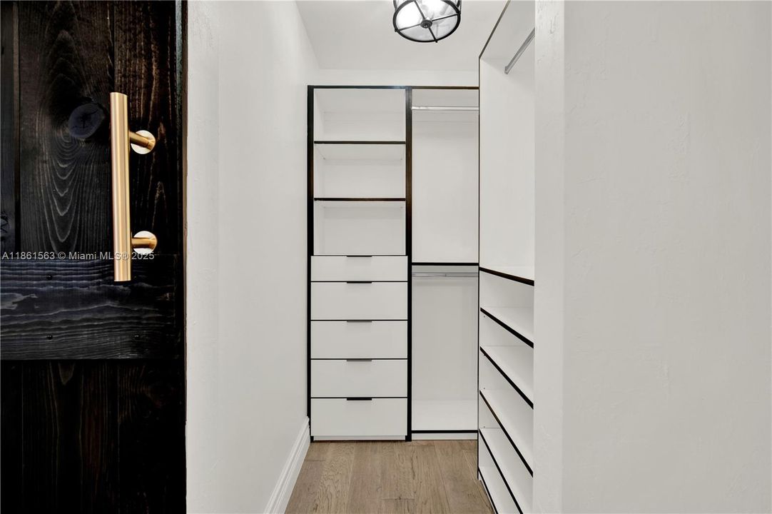 Недавно продано: $825,000 (4 спален, 2 ванн, 3042 Квадратных фут)