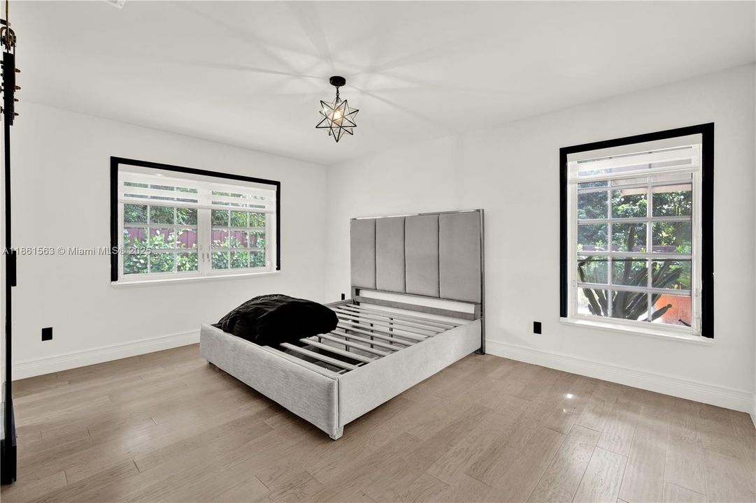 Недавно продано: $825,000 (4 спален, 2 ванн, 3042 Квадратных фут)