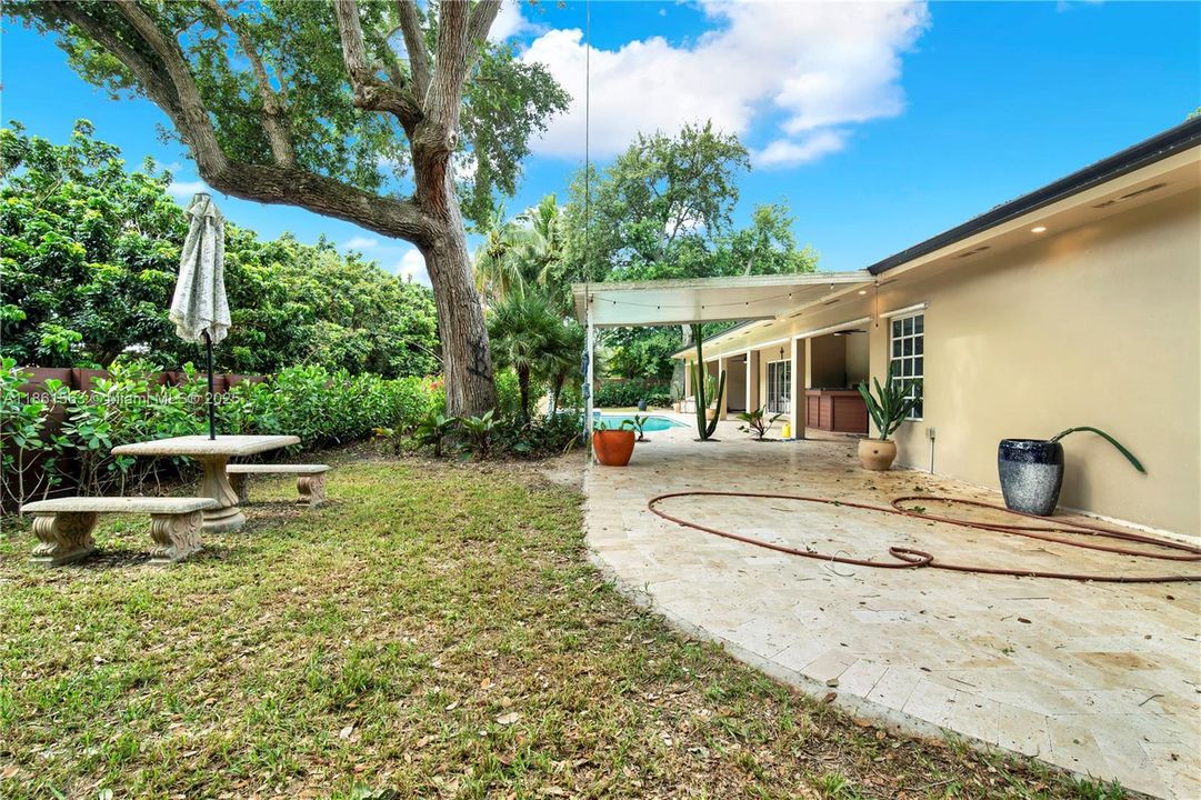 Недавно продано: $825,000 (4 спален, 2 ванн, 3042 Квадратных фут)