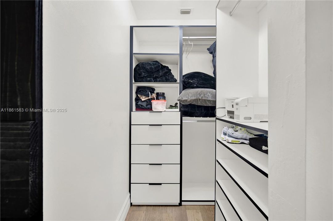 Недавно продано: $825,000 (4 спален, 2 ванн, 3042 Квадратных фут)