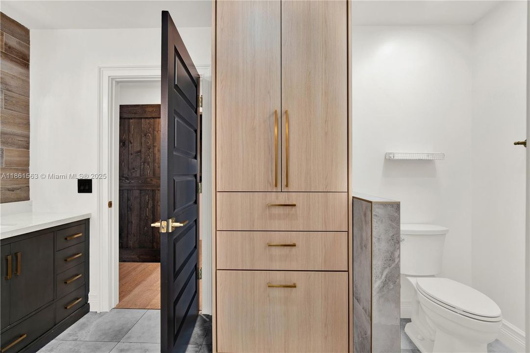 Недавно продано: $825,000 (4 спален, 2 ванн, 3042 Квадратных фут)