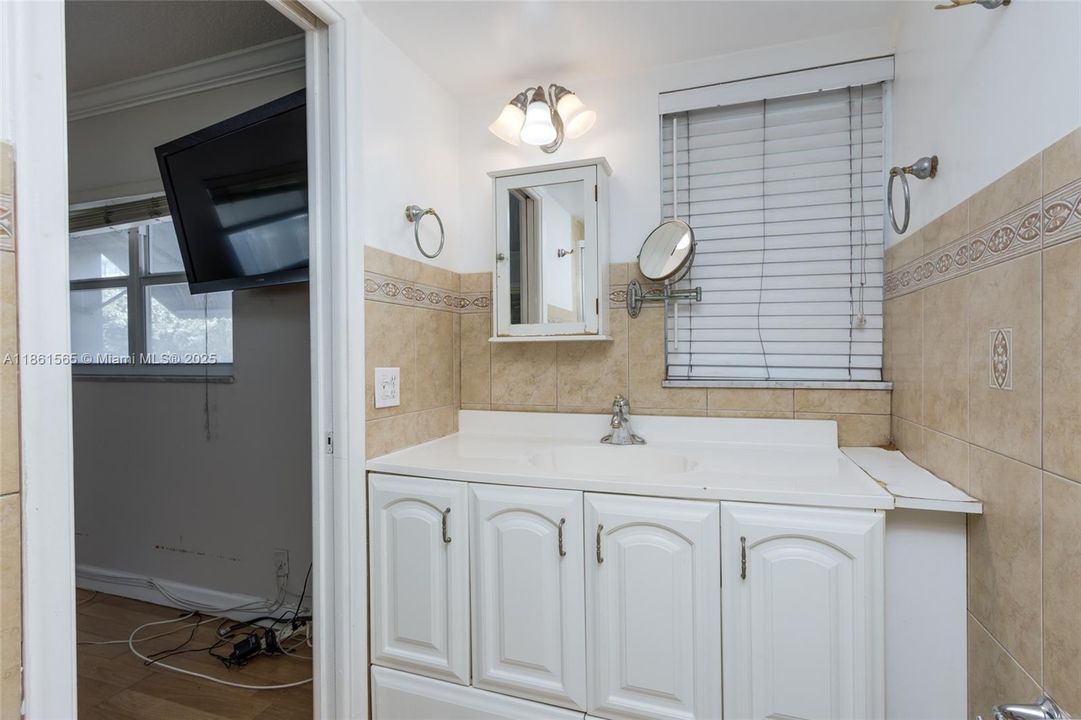 Недавно продано: $199,000 (2 спален, 2 ванн, 1092 Квадратных фут)