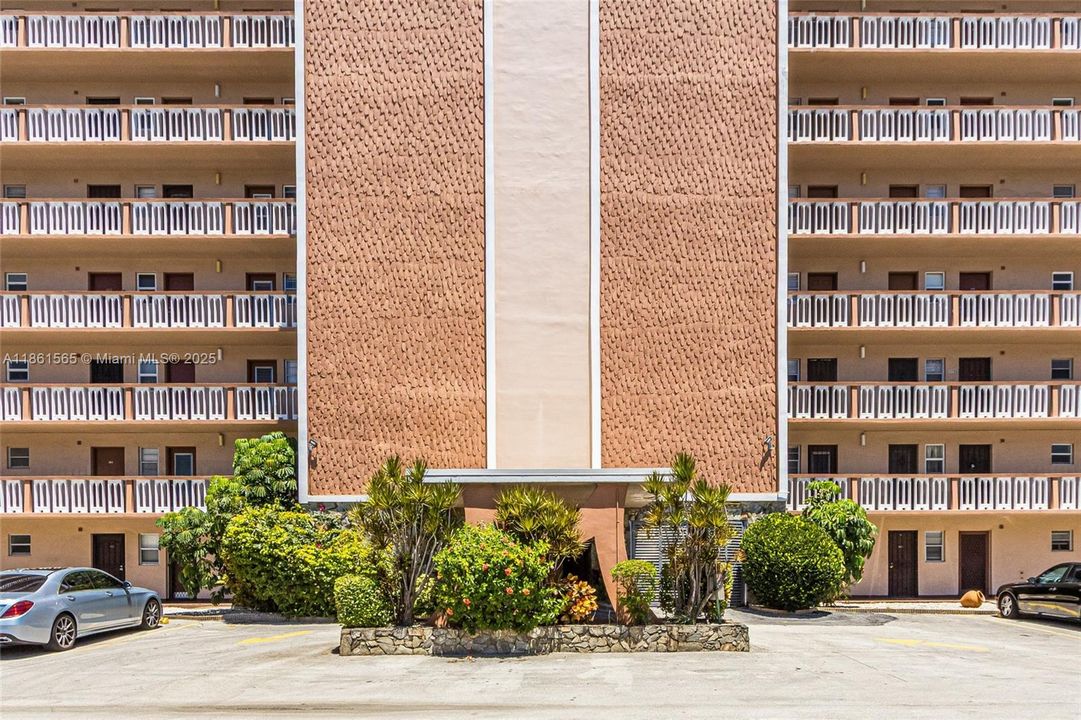 Недавно продано: $199,000 (2 спален, 2 ванн, 1092 Квадратных фут)