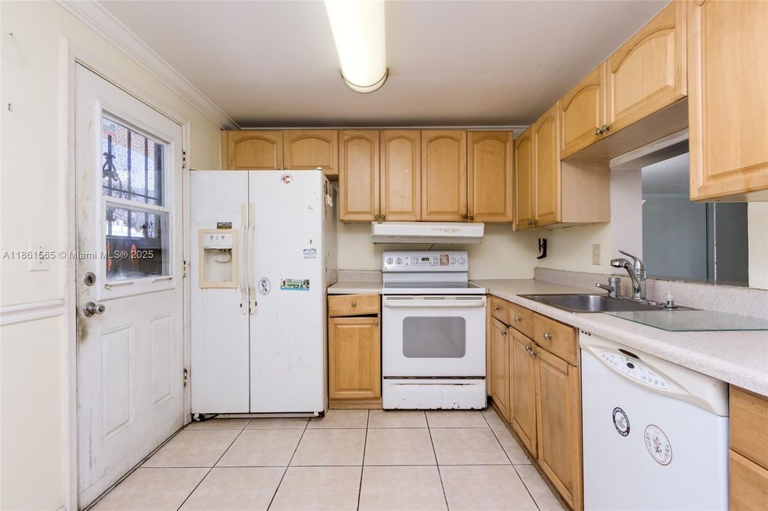 Недавно продано: $199,000 (2 спален, 2 ванн, 1092 Квадратных фут)