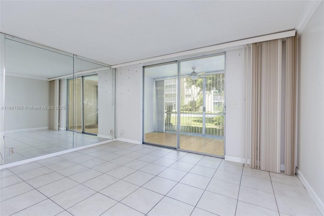 Недавно продано: $199,000 (2 спален, 2 ванн, 1092 Квадратных фут)