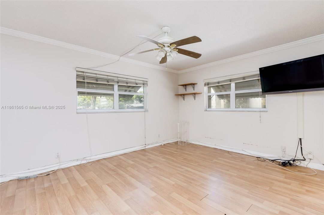 Недавно продано: $199,000 (2 спален, 2 ванн, 1092 Квадратных фут)