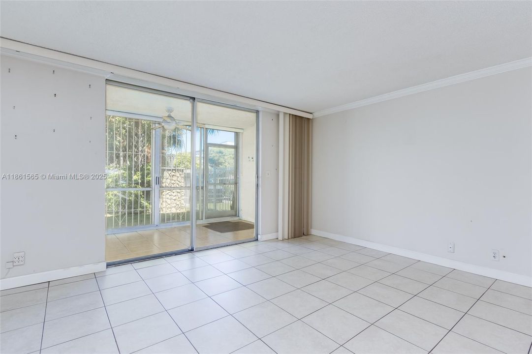 Недавно продано: $199,000 (2 спален, 2 ванн, 1092 Квадратных фут)