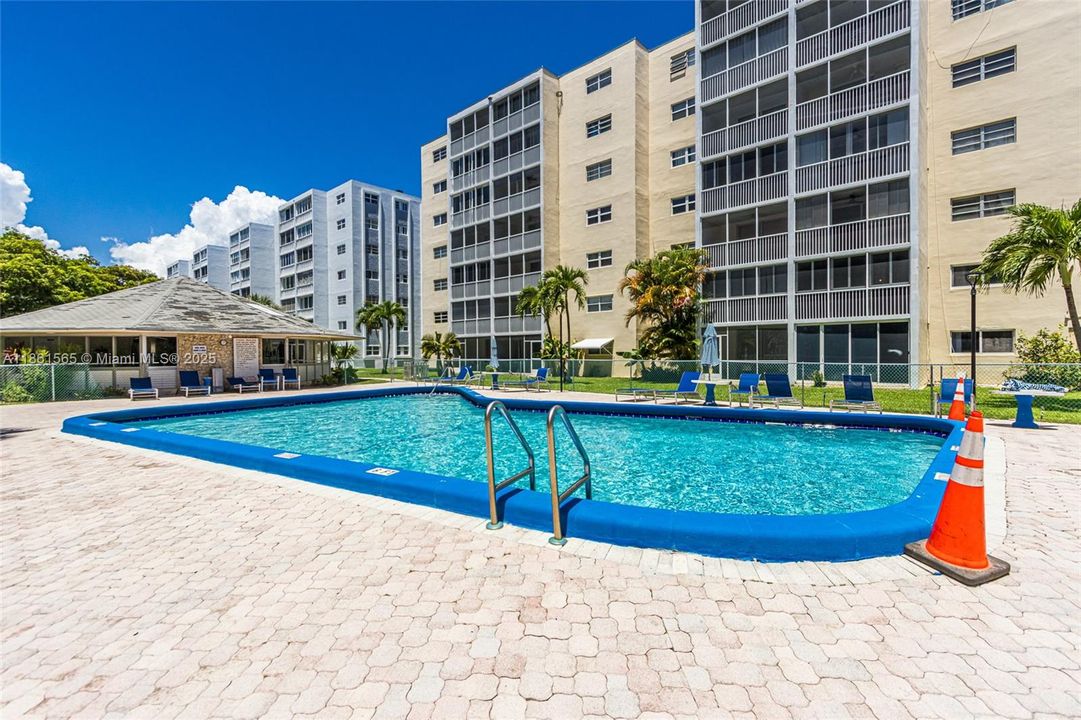 Недавно продано: $199,000 (2 спален, 2 ванн, 1092 Квадратных фут)