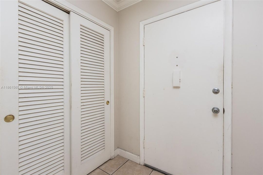 Недавно продано: $199,000 (2 спален, 2 ванн, 1092 Квадратных фут)