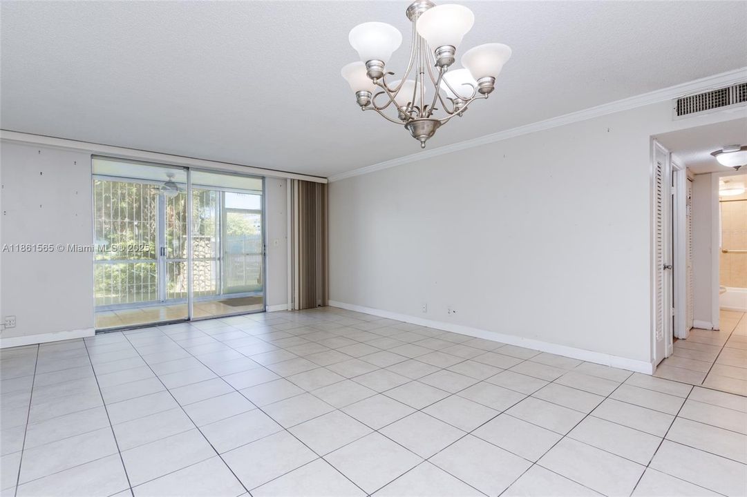 Недавно продано: $199,000 (2 спален, 2 ванн, 1092 Квадратных фут)