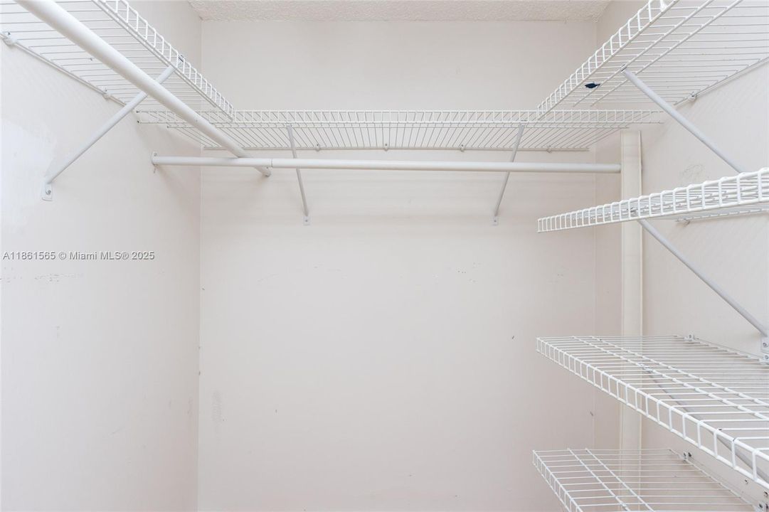 Недавно продано: $199,000 (2 спален, 2 ванн, 1092 Квадратных фут)